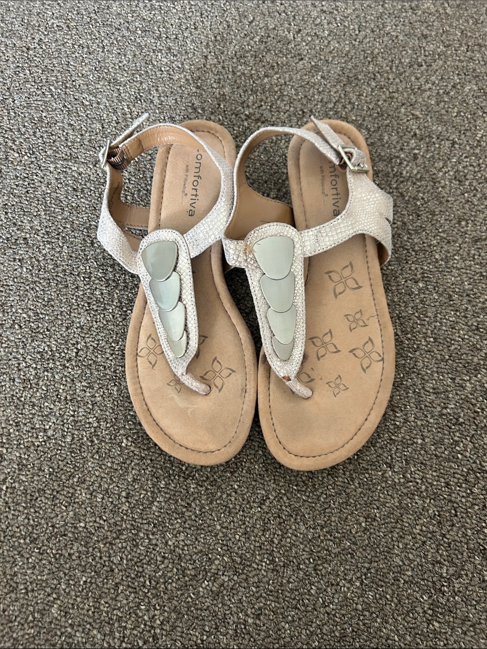 Comfortiva Metallic Beige T‑Strap Sandals with Pale Gray Accents